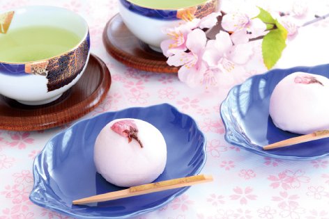桜もちと緑茶のおやつ