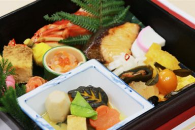 おせち料理。重箱に詰めた祝い膳