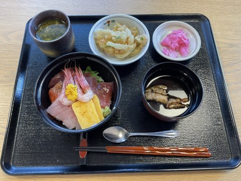 リクエスト食でお出しした海鮮丼の膳