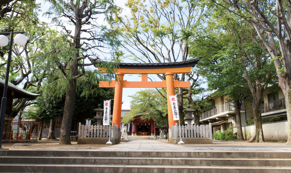 旗岡八幡神社（現地より約710m）